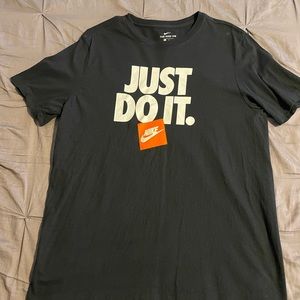 SALE ⭐️ Men’s Nike “Just Do It” T-Shirt Medium